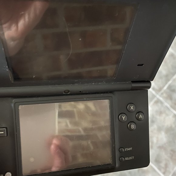 Nintendo DSi Handheld System, stylus, charger and 2 carrying cases - Picture 5 of 5